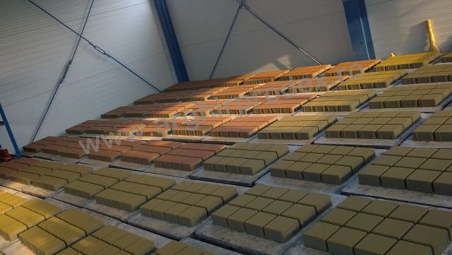 Masina/ Presa/ Vibropresa pavele, borduri, boltari Speed 910 Automat