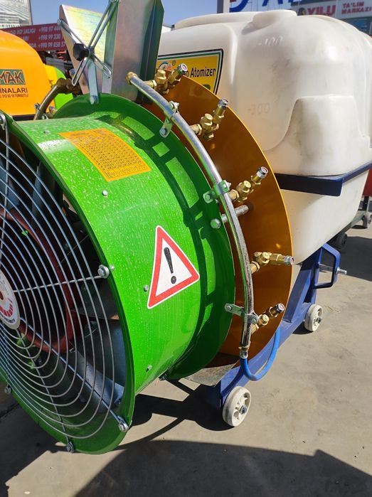 Опрыскиватель 400л садовый