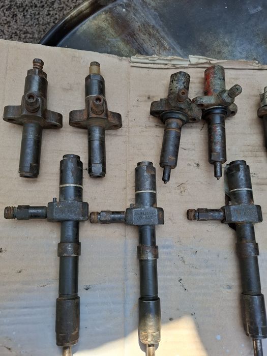 Продавам хидравлични маркучи,дизелови дюзи за Ифа ,болгарче.