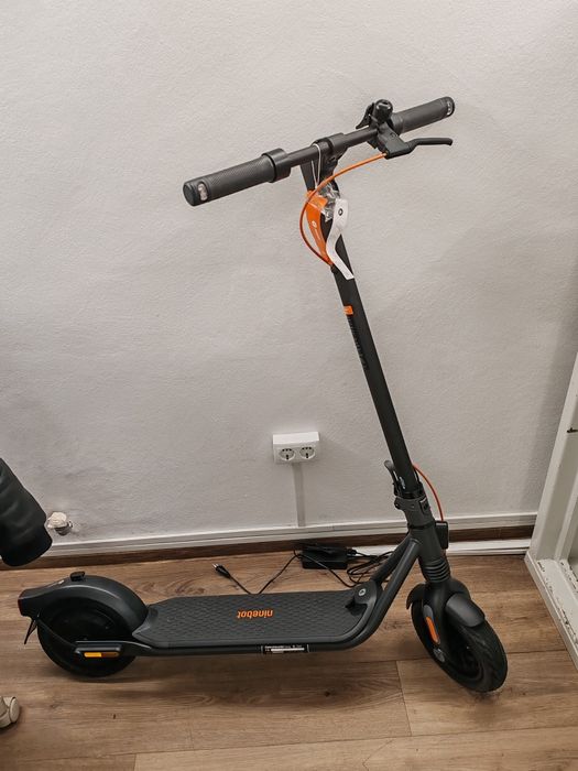 Trotinetă Segway Ninebot nouă nefolosită 20 km An 2025