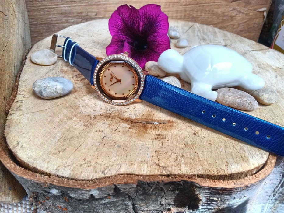 Луксозен часовник Slazenger в розово златисто с цирконий Кръгла форма