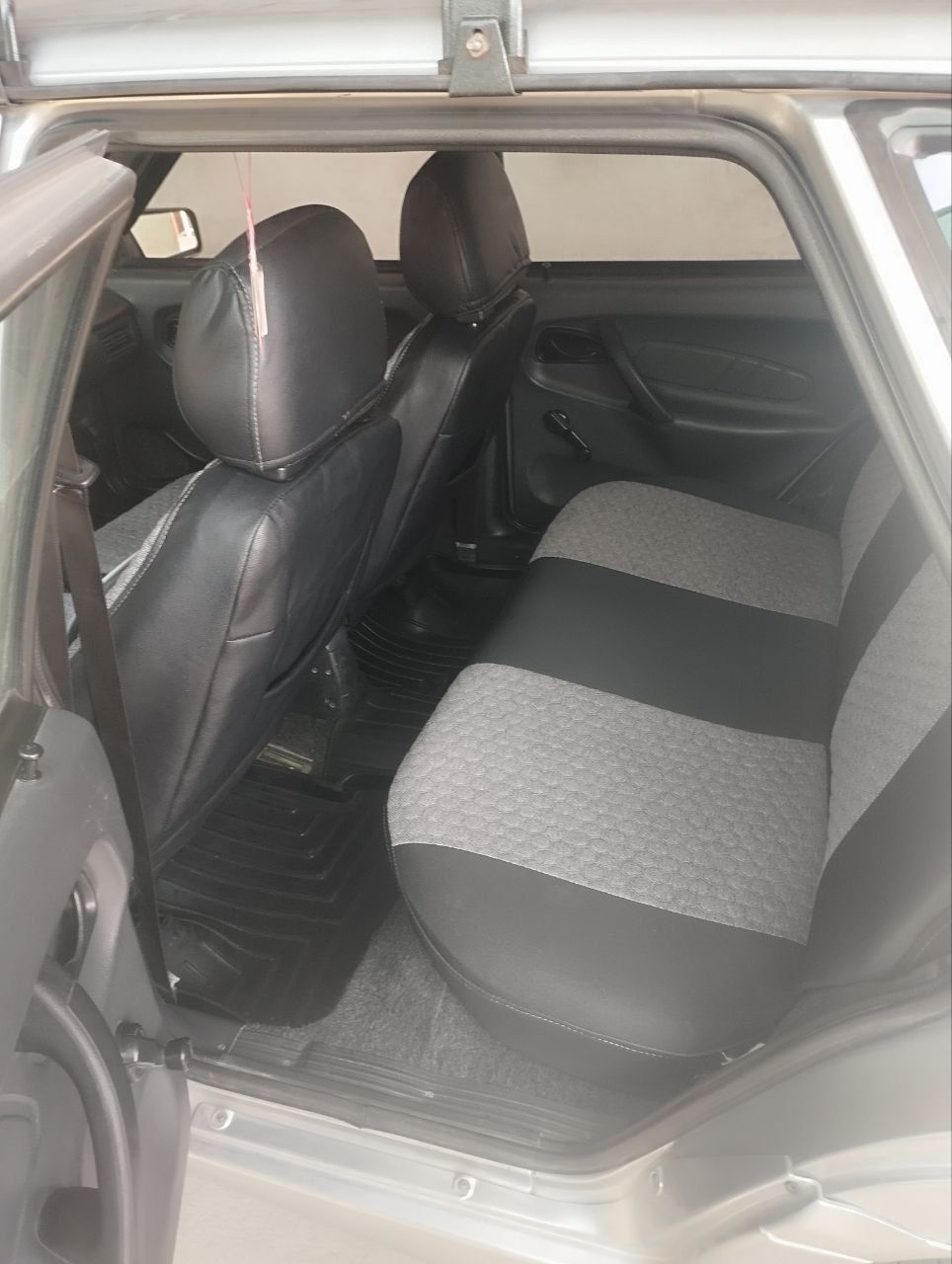Lada samara sotiladi srochno 2005 yili probeg 140 min 2 qol moshina