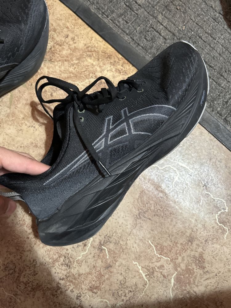 Продается кроссовки asics оригинал