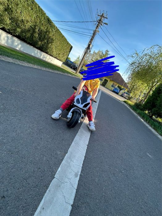 Vand motocicleta electrica BMW pentru copii (18-36 luni)