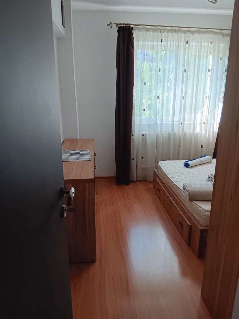 Inchiriez apartament
