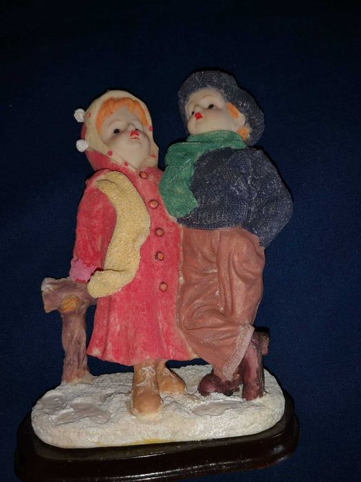 фигурка момче и момиче