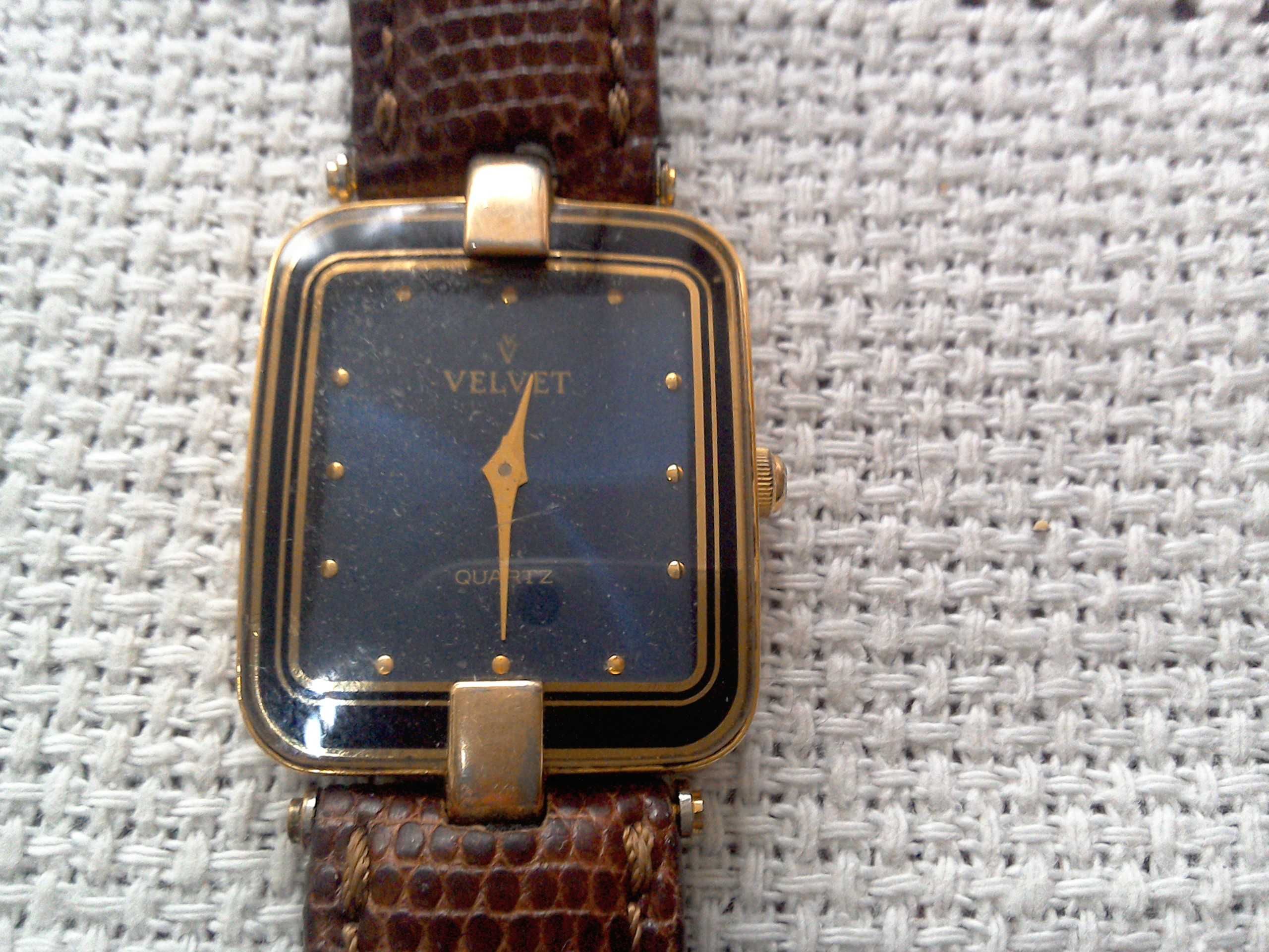 Ceas Velvet placat aur, damă, quartz, 30 x 25 mm, curea piele crocodil