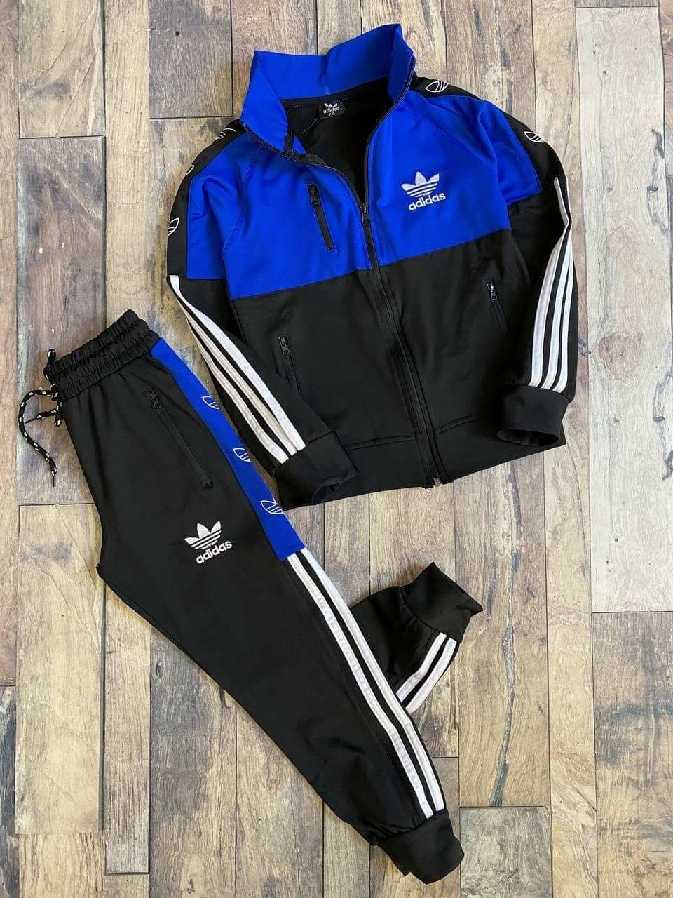 Trening Adidas unisex din silon, sigla cusuta