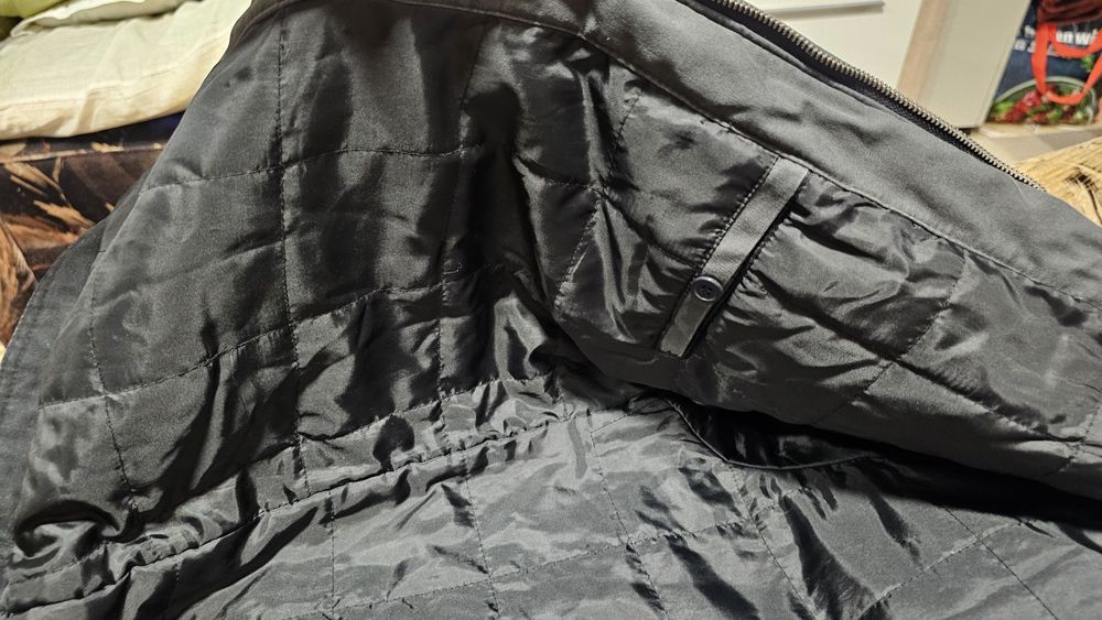 Geaca neagra cu blană la guler XXL 124 cm bust