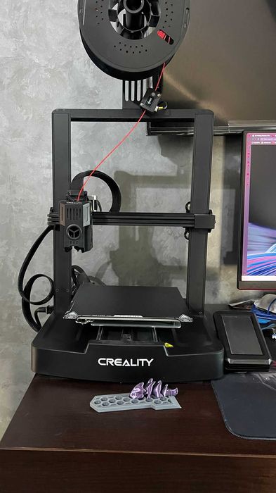 Imprimantă 3D Creality Ender 3 V3 KE – stare bună, folosită puțin