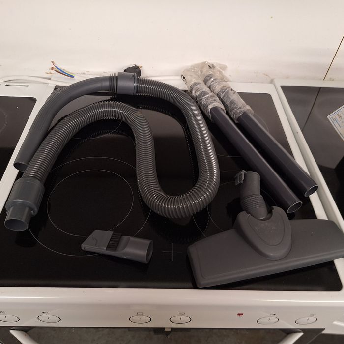 Прахосмукачка с контейнер внос от Германия - нова с нарушена опаковка