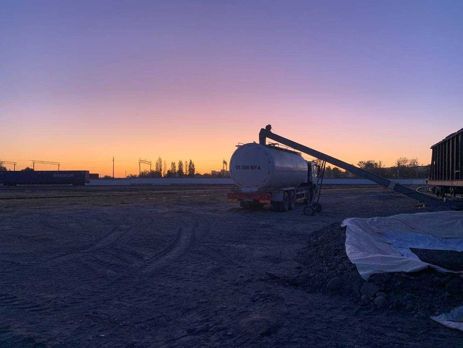 Шнек для погрузки и разгрузки цемента из вагонов в цементовоз