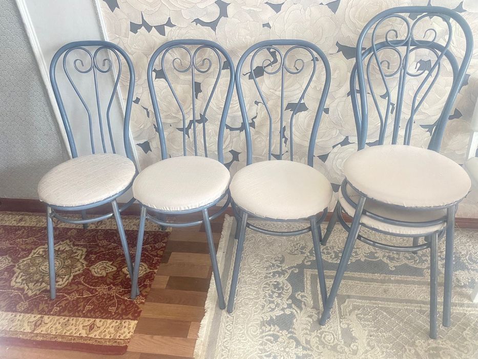 стулья 5 штук сатылады әр қайсысы 3000тгден