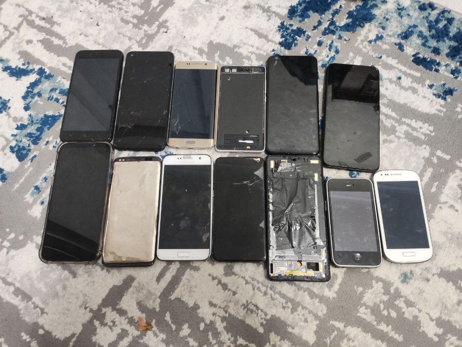 На запчасти телефоны