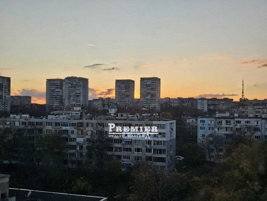 Продава се Тристаен апартамент в Бургас, Акациите - 71 кв.м за 2575 €/кв.м - Снимка #2