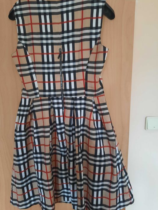 НАЛИЧНА Прекласна рокля тип Burberry L