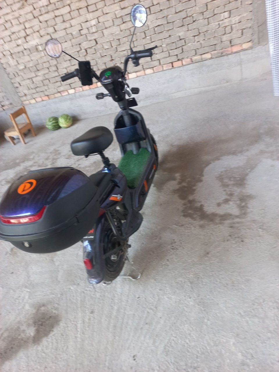 Skuter sotiladi she