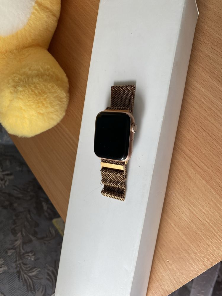 Продам Apple Watch Series 4 40 mm