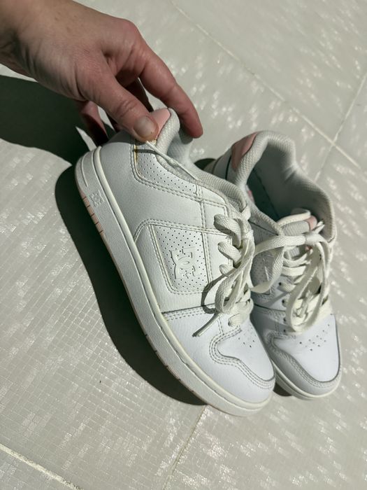 Бели оригинални маратонки