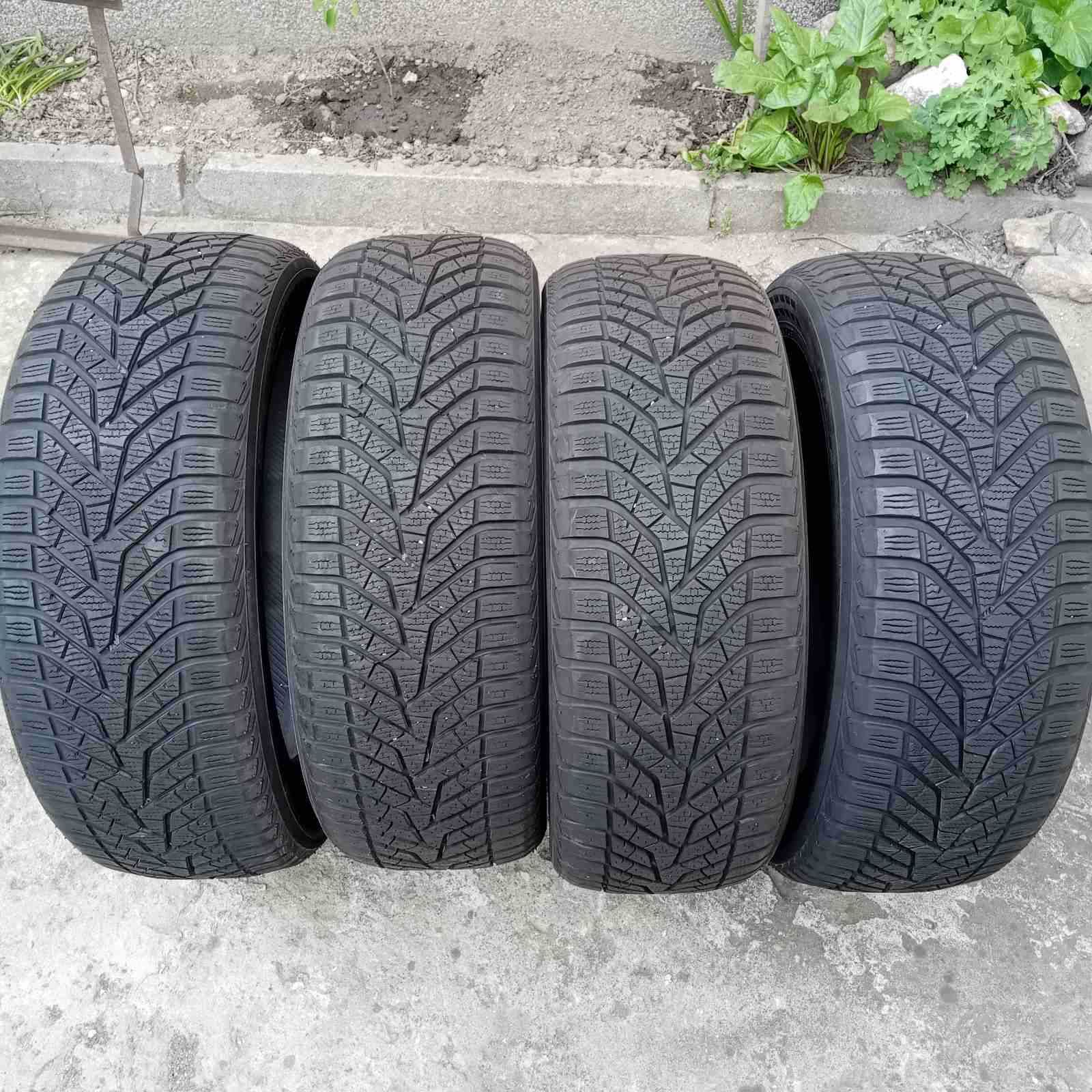 Продавам 4 бр. зимни гуми 215/55/18