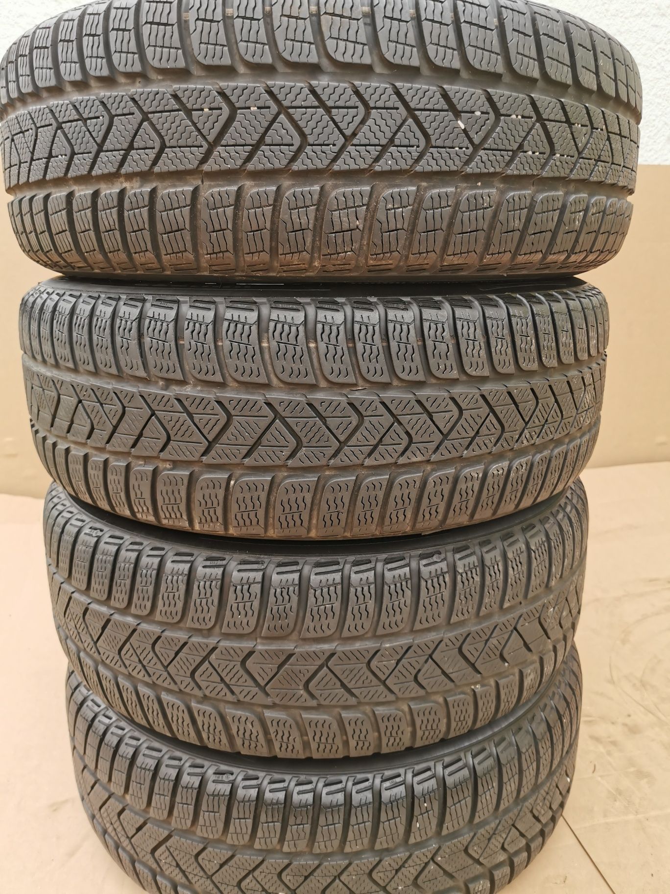 Jante originale VW Touran II anv Pirelli de iarna 215/55R17