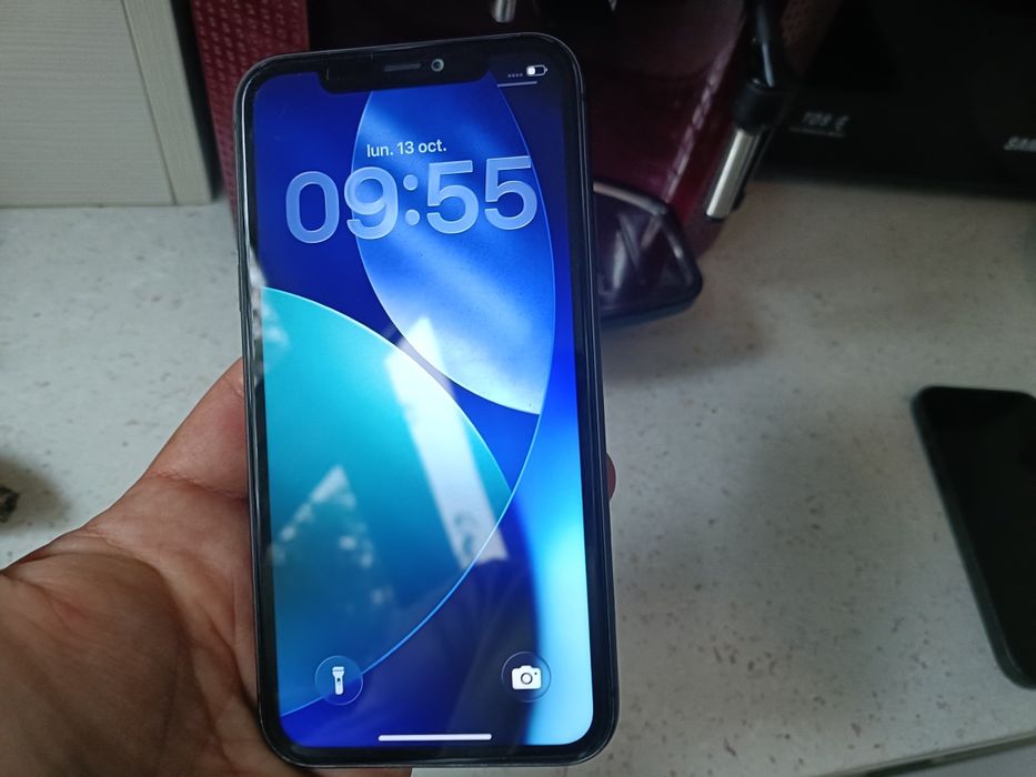 Iphone 11 *256 Gb * iOs 26 * neverlock * accept schimburi