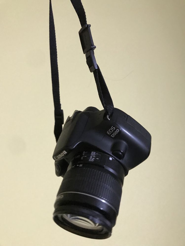 Canon EOS 1200 D