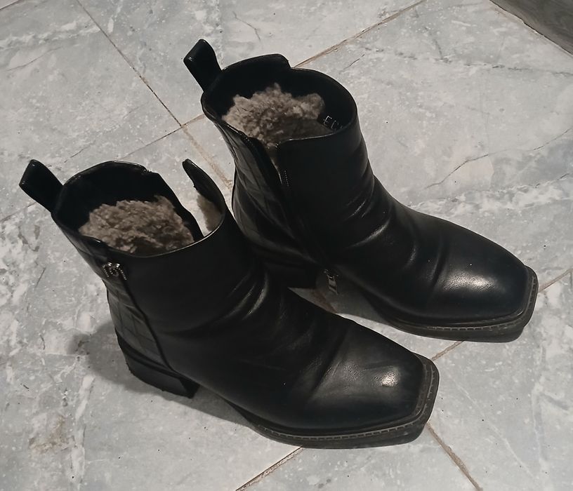 Продаю Женские зимний обувь