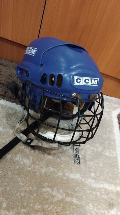 Продам шлем ccm в вхорошем состоянии