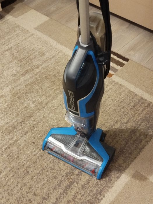 Aspirator vertical  de vânzare Bissell Cross Wave