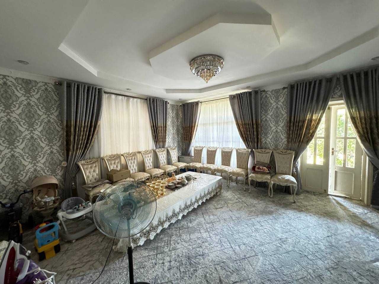 Сергели.Беруний махалляси.6 сотихда 8 хонали уй сотаман. Фасад 20м*30м