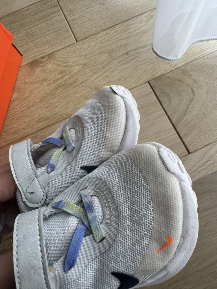Nike Revolution 7 бял детски маратонки