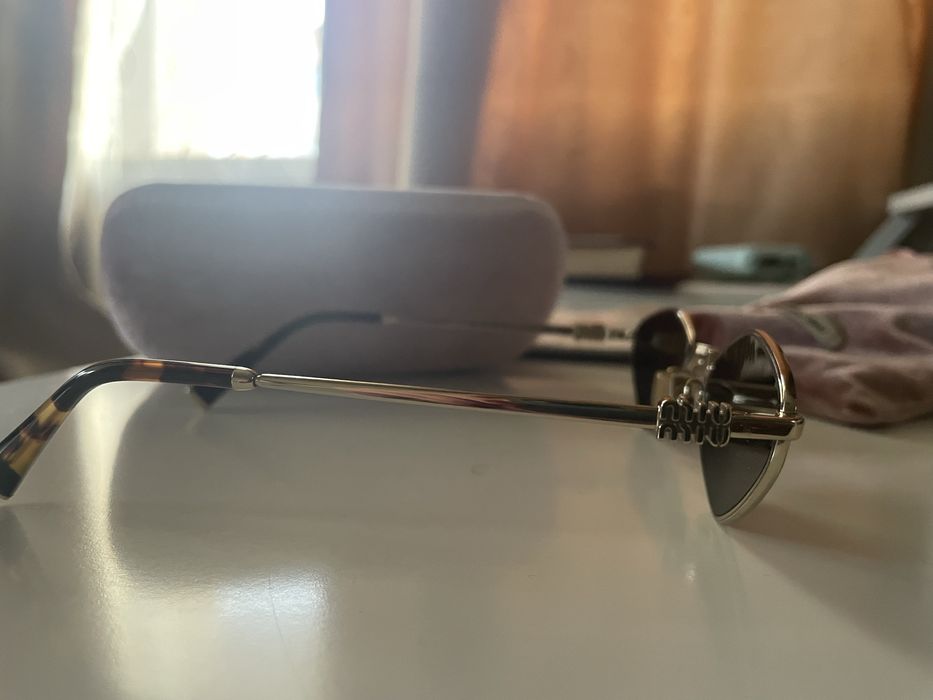 Дамски слънчеви очила MIU MIU