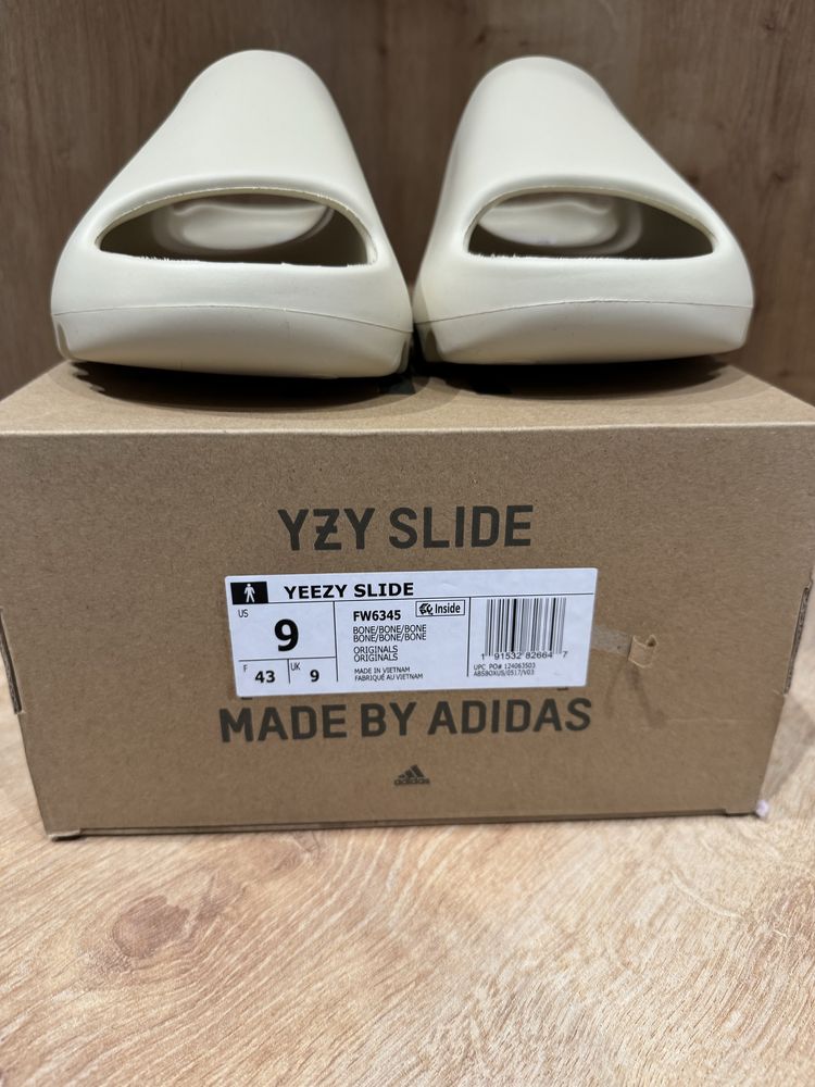Yeezy Slides "Bone"