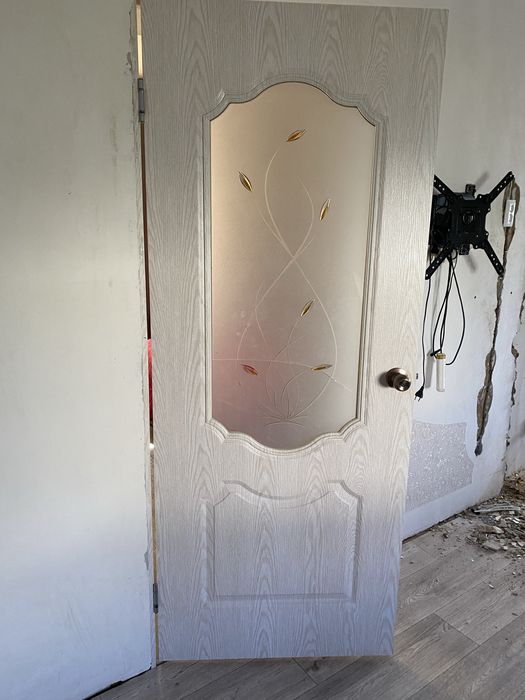 Двери межкомнатные 4 штуки с доборами и коробками в хорошем состоянии