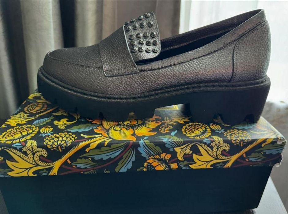 Продам Новые Лоферы