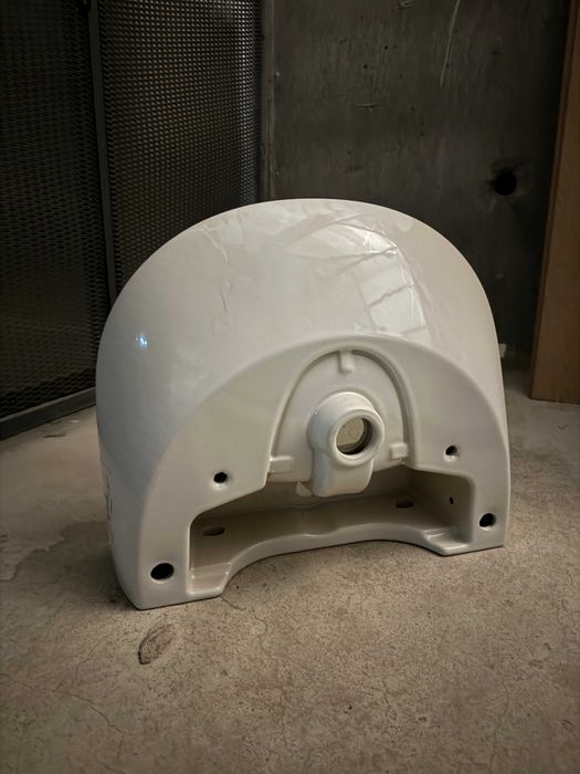 Vand lavoar Ideal Standard cu semipicior