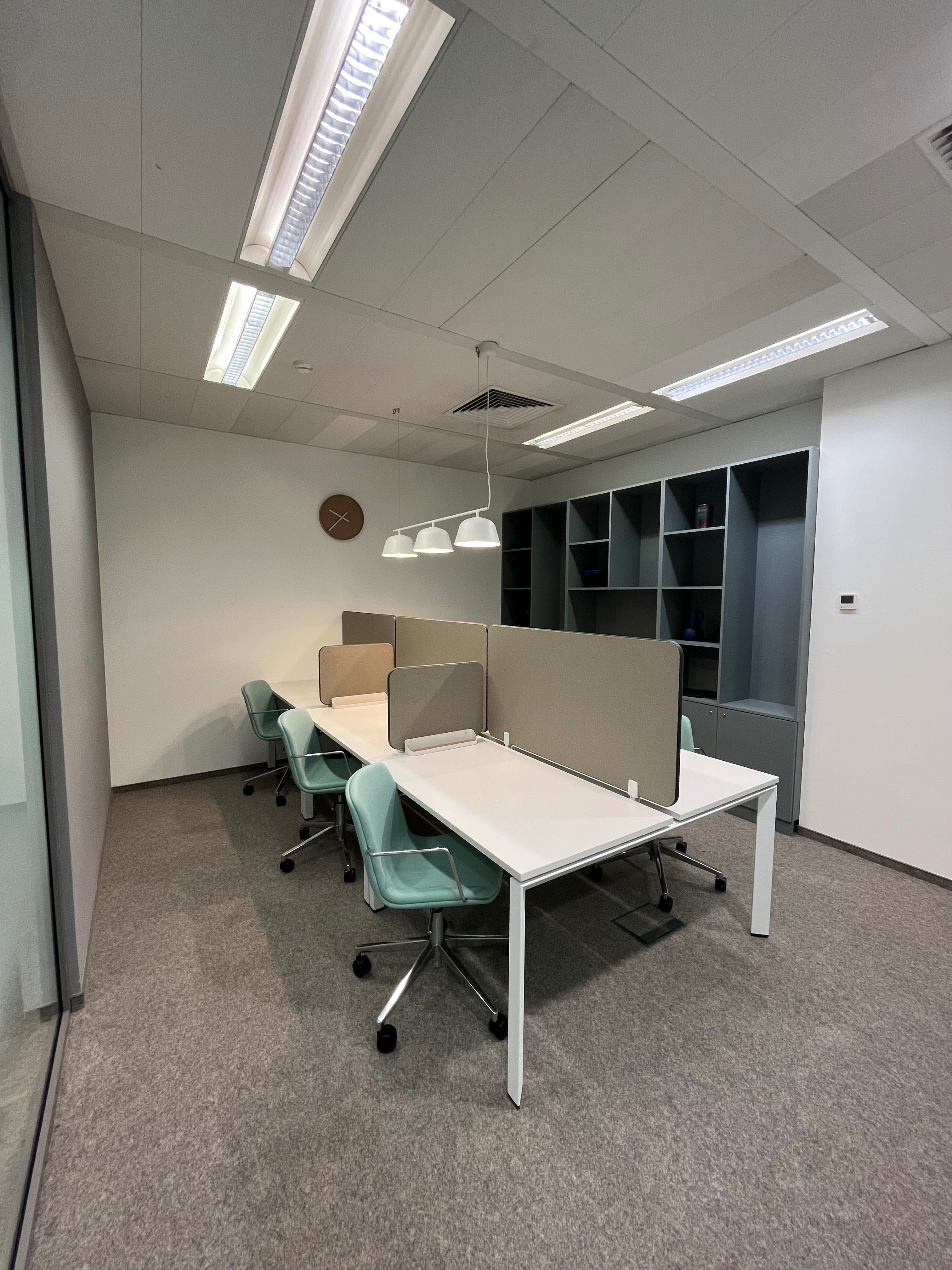 Пространство за съвместна работа в Regus European Trade Centre
