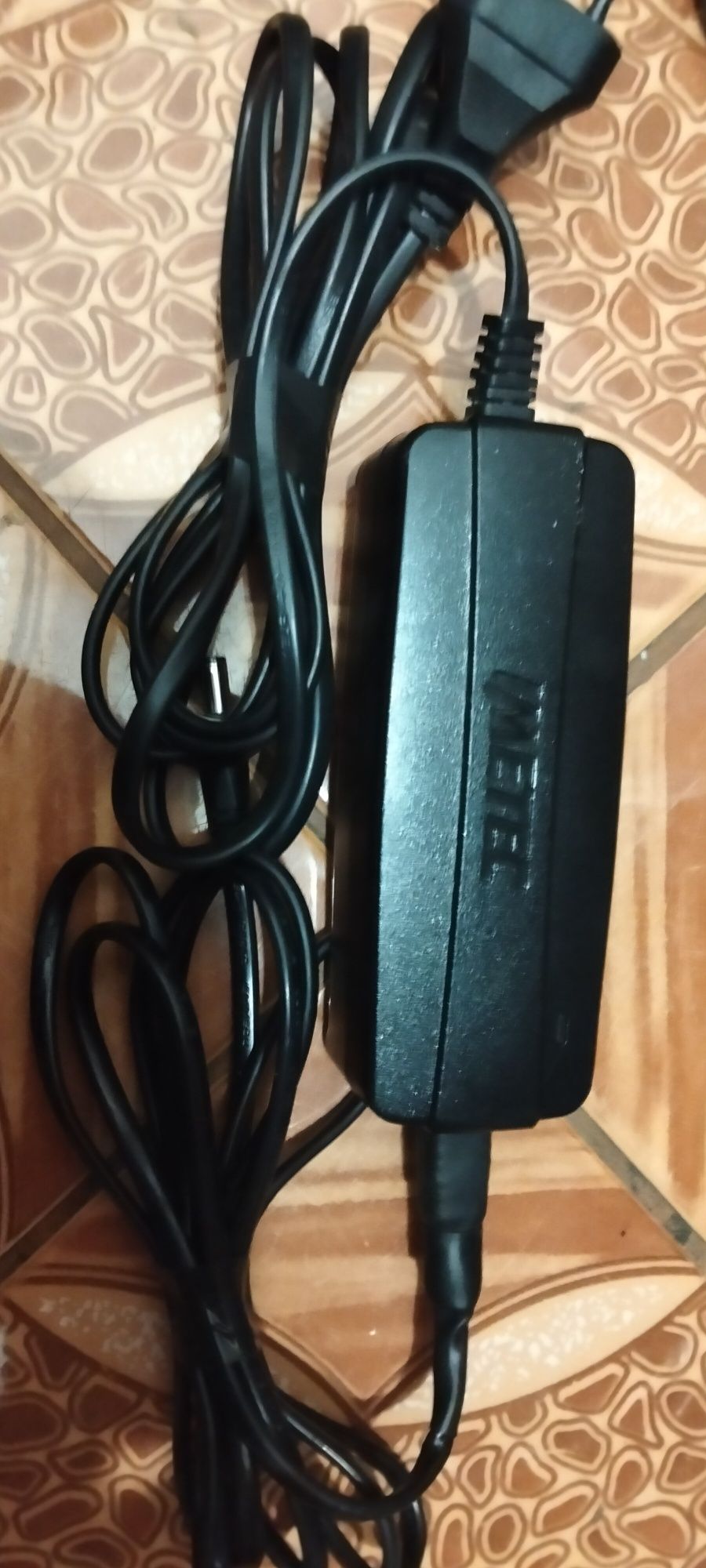 Încărcător 220 v-input ,auput 12v nou