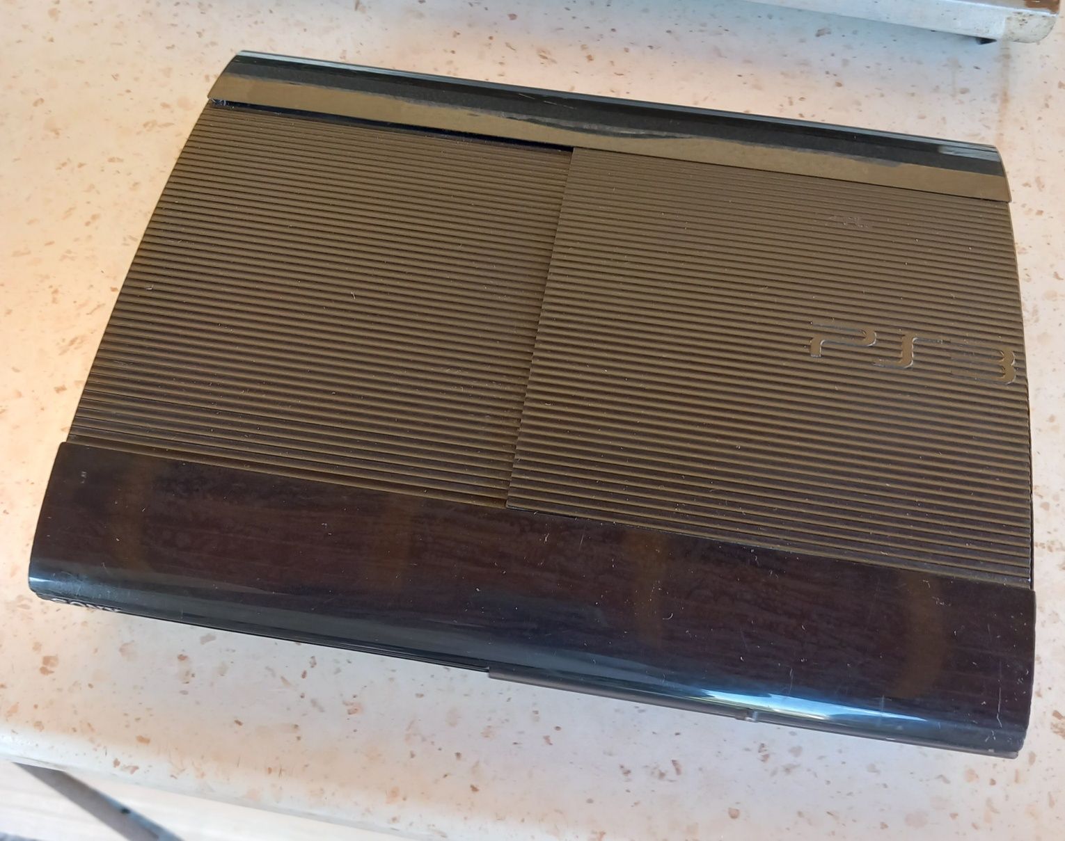 PS3 с  два джойстика и игра GTA V - 100 лв.