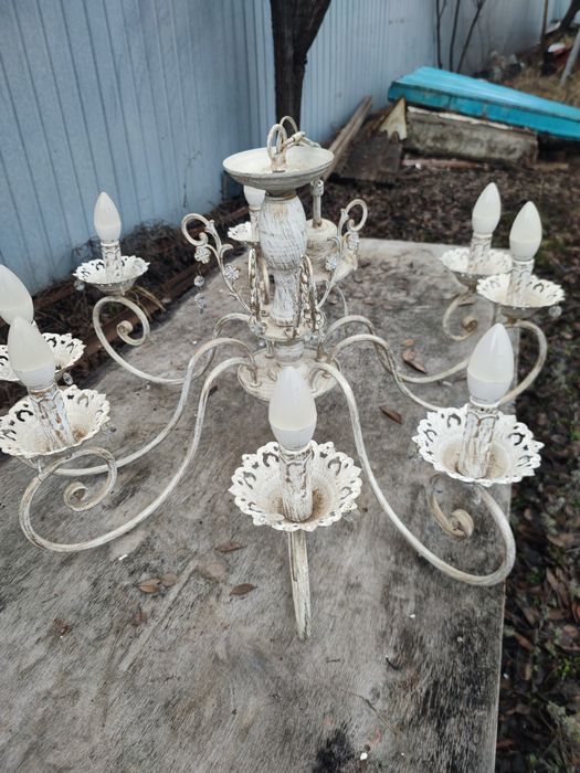 Люстра с лампочками