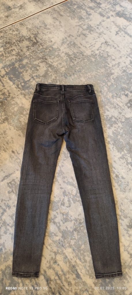 Blugi dama Stradivarius mărime 36