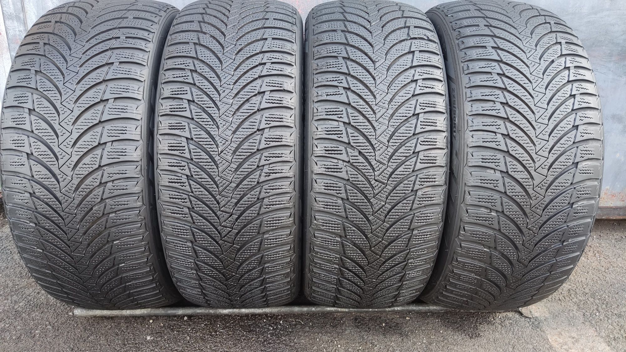 4бр. зимни гуми 225/50/17 Nexen Winguard 
dot22
8.26mm
Добро състояние