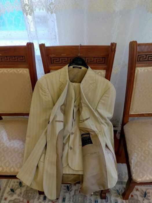 Продам костюм тройка