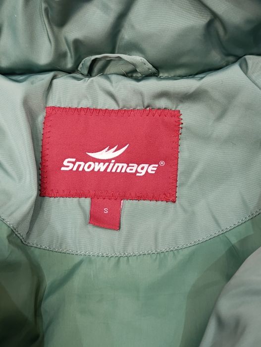 Женская куртка-пуховик.