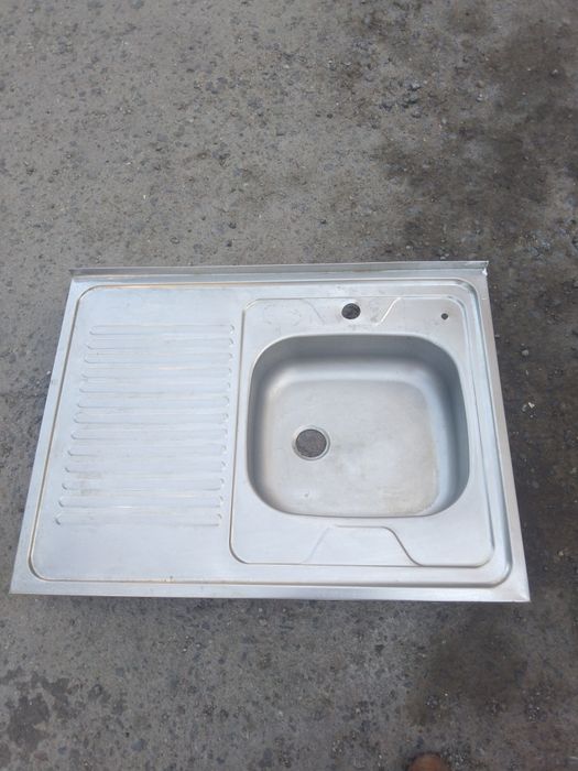 Продам раковину мойку для кухни  цена 5000 тенге торгцена 5000