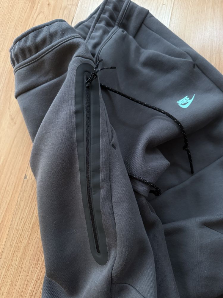 Мъжко долнище Nike Tech Fleece