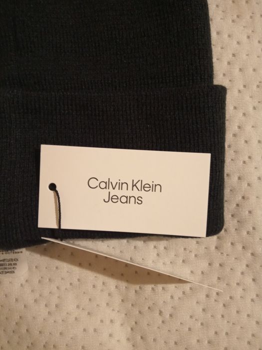 Caciula calvin klein noua cu eticheta