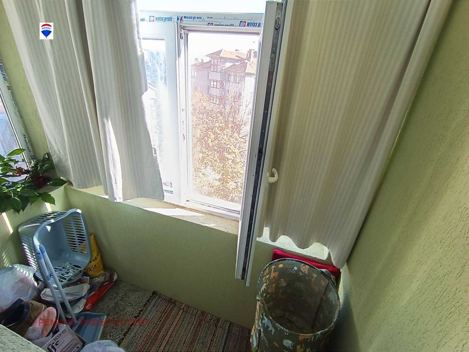 Продава се Двустаен апартамент в Русе, Център - 67 кв.м за 2238 €/кв.м - Снимка #11