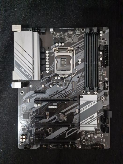 Дъно GIGABYTE z390 UD v1
